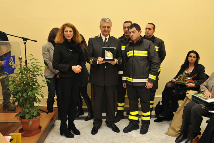 Nella foto consegna del premio Menzione Speciale “Cuore di Roma” al Corpo Nazionale dei Vigili del Fuoco.