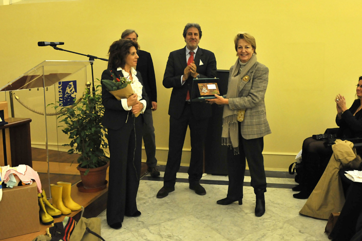 Nella foto la premiata Titti Postiglione