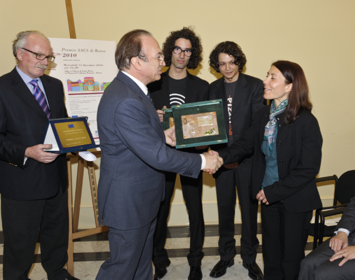 Dott. Lucio Battistotti Direttore Commissione Europea Italia e il Questore Dott. Tagliente premiano I ragazzi di AddioPizzo e l’Ambascia di Germania in Italia