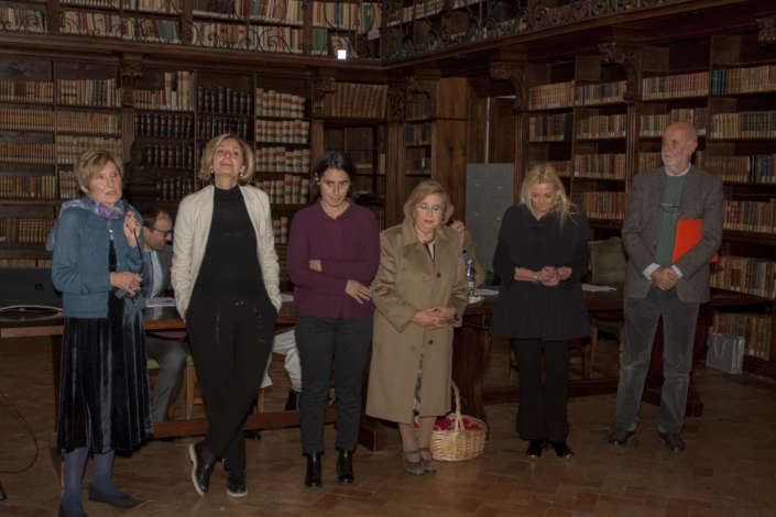 Viviana Piccirilli Di Capua insieme ad alcuni premiati delle scorse edizioni. Da sinistra a destra: Rosa Calipari, Titti Postiglione, Melita Cavallo, Dania Manti, Giovanni Senni